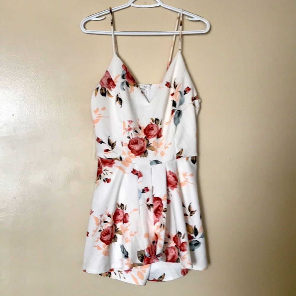 January 7 Floral dress with shorts.  Ivory with pink/maroon flower design sz1X